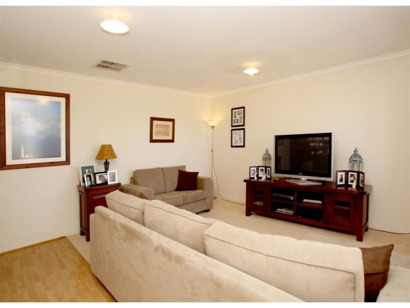 16 Barracoota Crescent, Aldinga Beach SA 5173