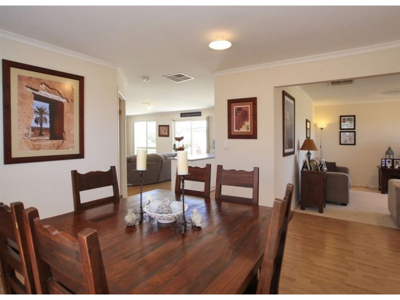 16 Barracoota Crescent, Aldinga Beach SA 5173