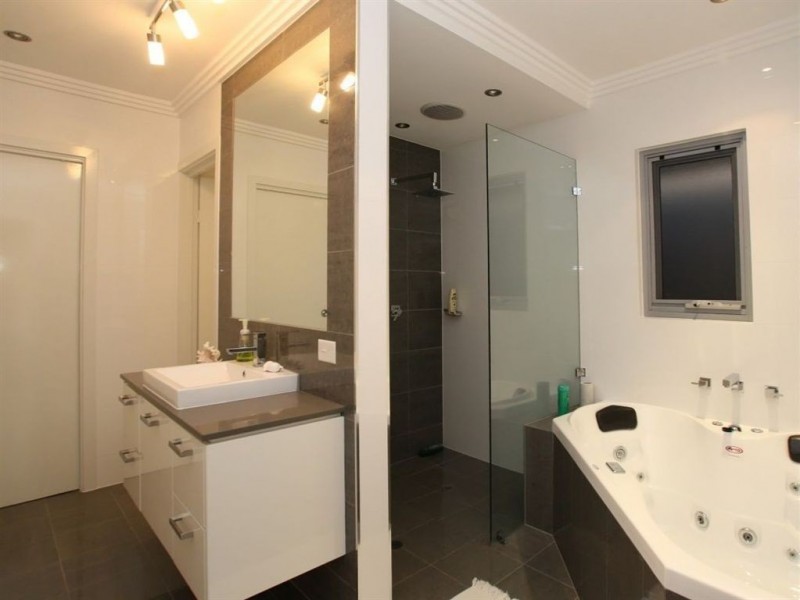 13 Barton Avenue, Kingston Park SA 5049