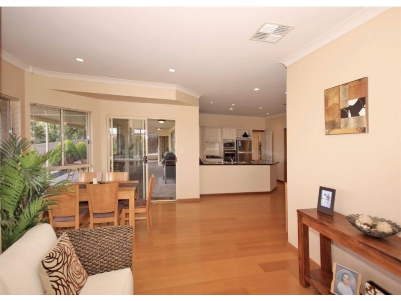 13 Arafura Court, Hallett Cove SA 5158