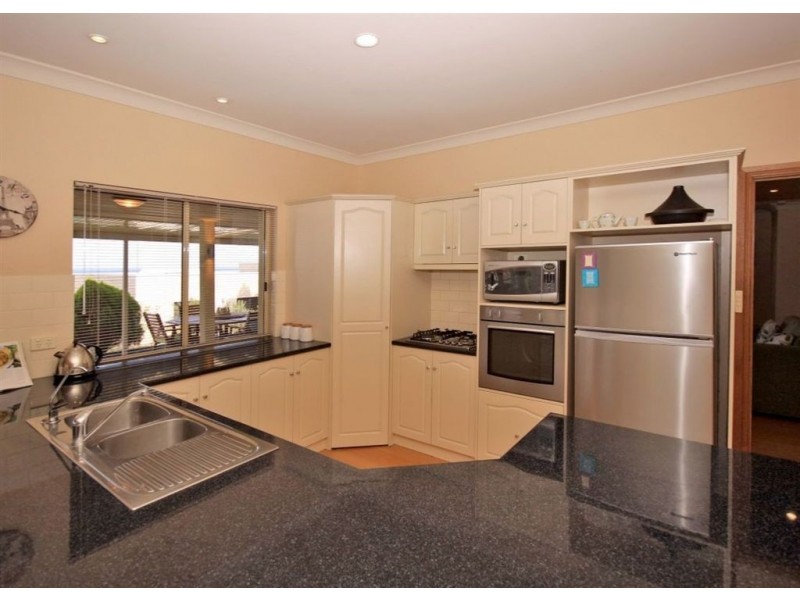 13 Arafura Court, Hallett Cove SA 5158