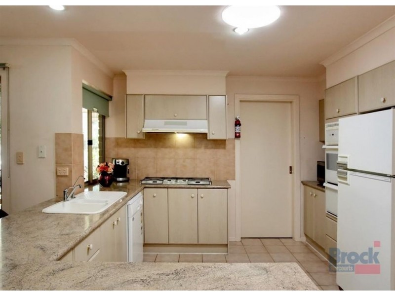 10 Resolute Crescent, Hallett Cove SA 5158