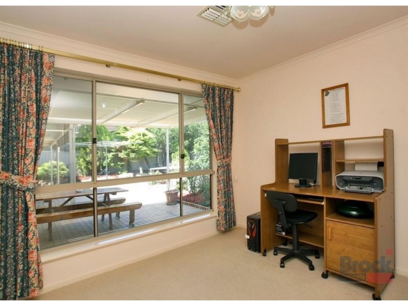 10 Resolute Crescent, Hallett Cove SA 5158