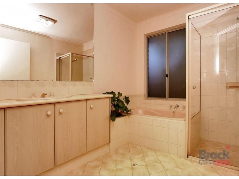 10 Resolute Crescent, Hallett Cove SA 5158
