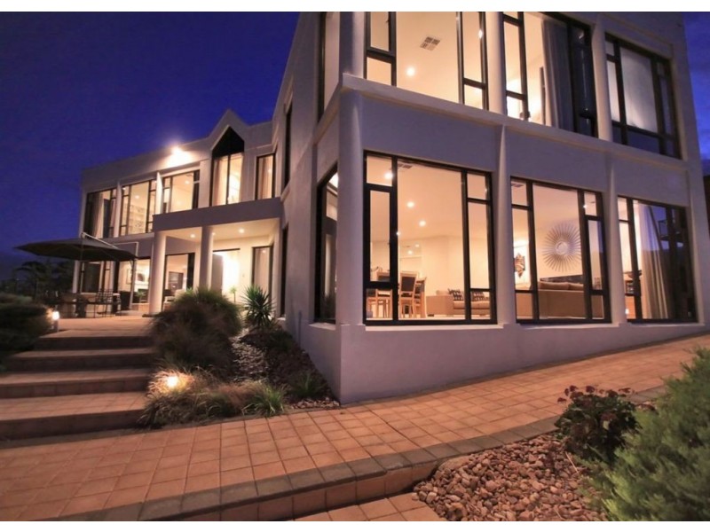 19 Albatross Walk, Hallett Cove SA 5158