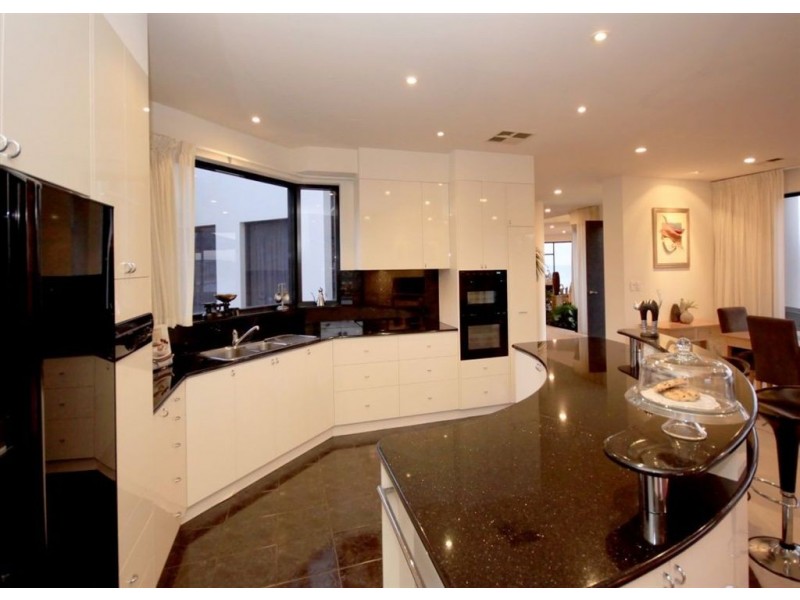 19 Albatross Walk, Hallett Cove SA 5158