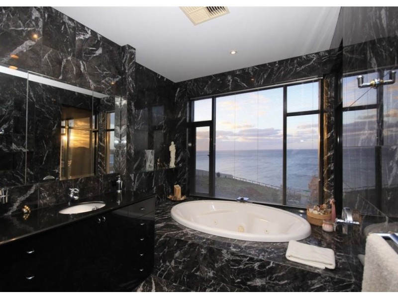 19 Albatross Walk, Hallett Cove SA 5158