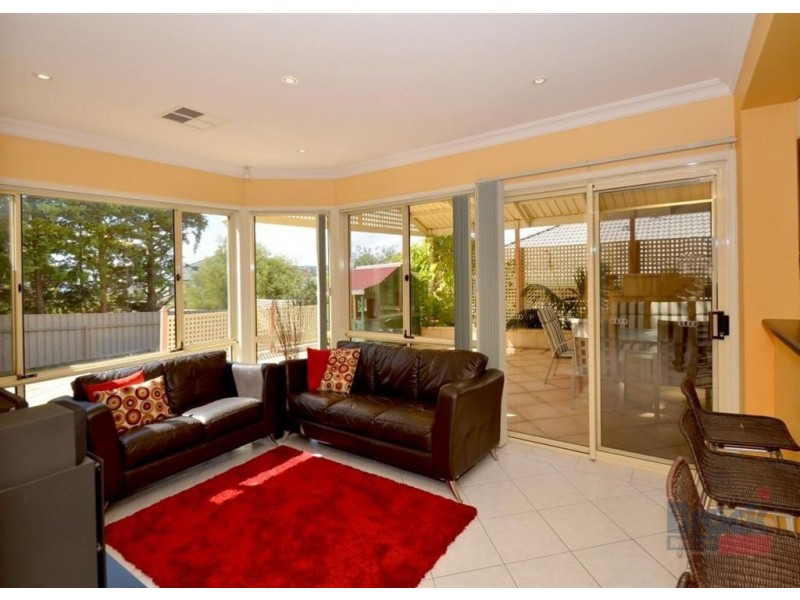 20 Ingleton Drive, Hallett Cove SA 5158