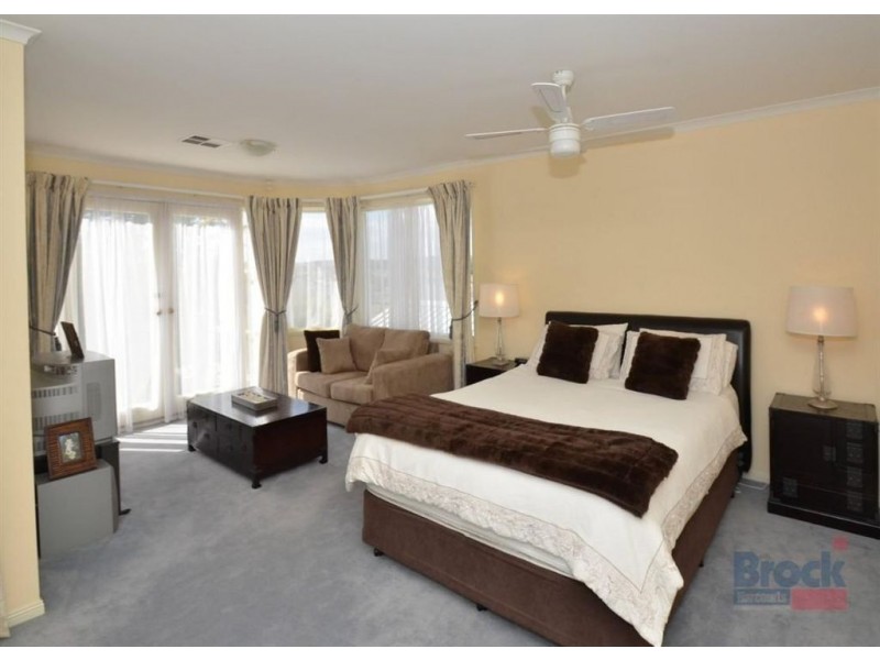 20 Ingleton Drive, Hallett Cove SA 5158