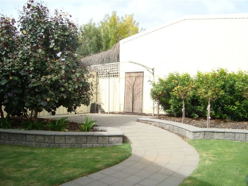 30 White Cres, Seacombe Gardens SA 5047