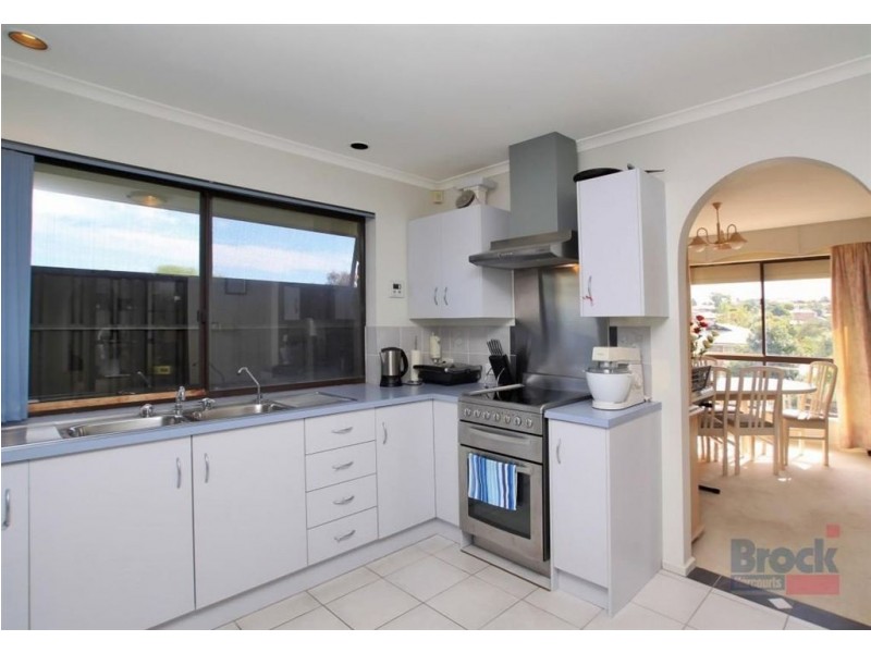 28 Brett Crescent, Hallett Cove SA 5158