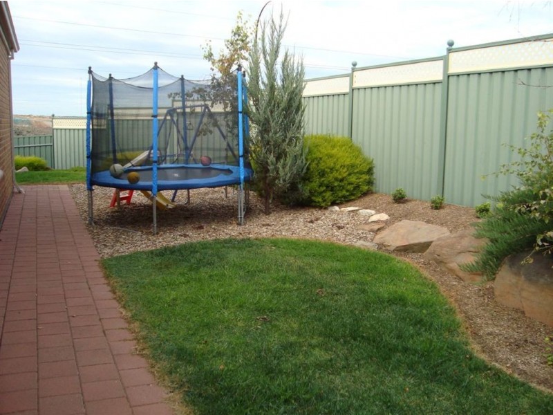 1 Wildi Crt, Hallett Cove SA 5158