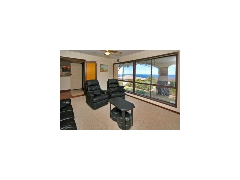 2 Ingomar Ct, Hallett Cove SA 5158