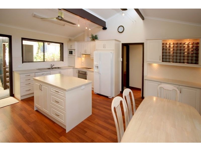 2 Ingomar Ct, Hallett Cove SA 5158