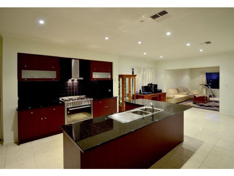 2 Peregrine Court, Darlington SA 5047