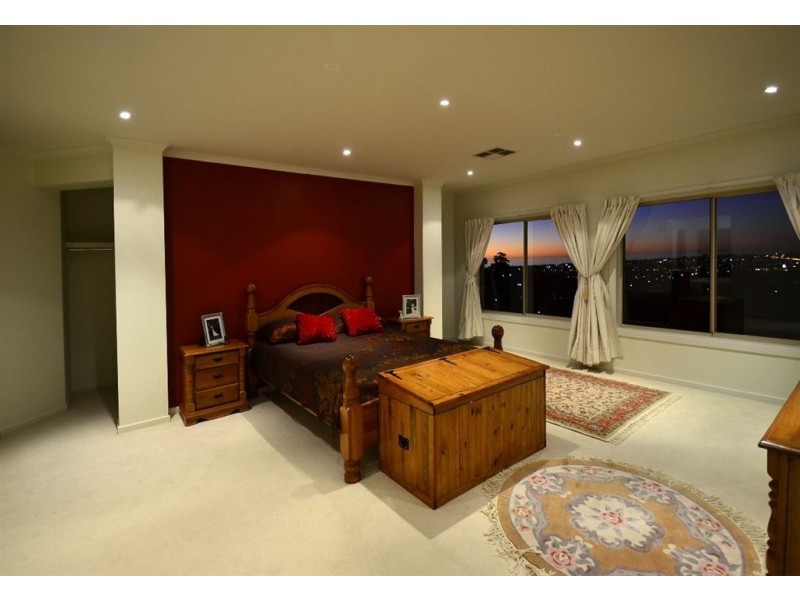 2 Peregrine Court, Darlington SA 5047