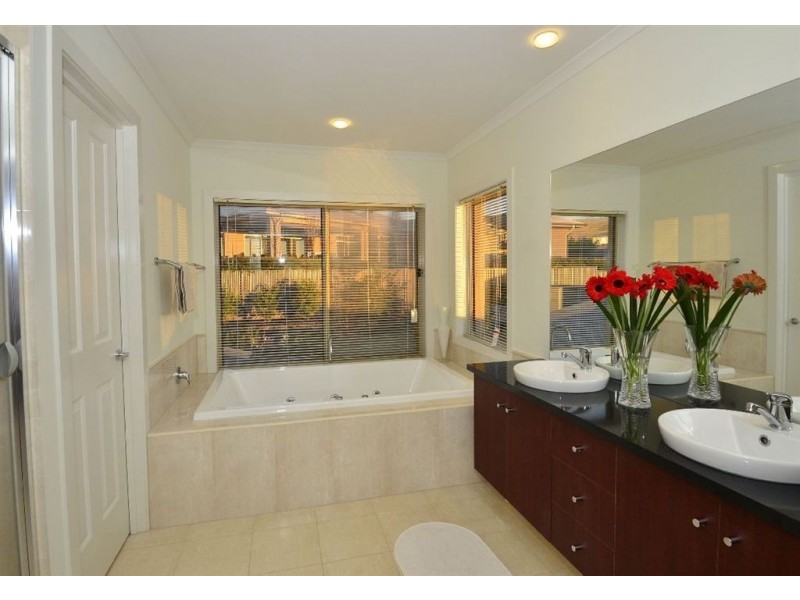 2 Peregrine Court, Darlington SA 5047