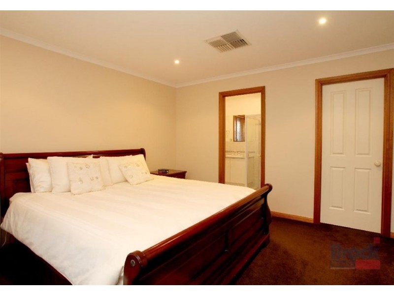 5 Sally Court, Hallett Cove SA 5158