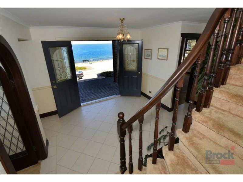 8 Heron Way, Hallett Cove SA 5158