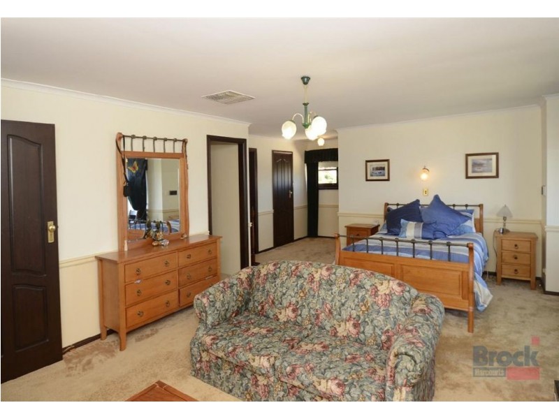 8 Heron Way, Hallett Cove SA 5158