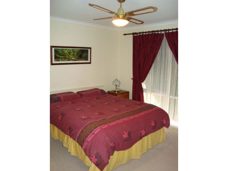 4 Counihan Ct, Trott Park SA 5158