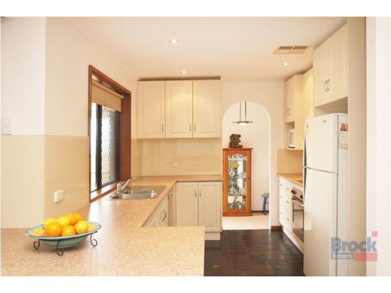 25 Moor Crescent, Hallett Cove SA 5158