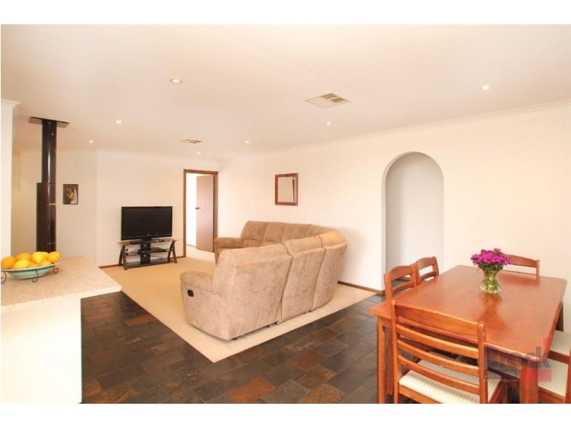 25 Moor Crescent, Hallett Cove SA 5158