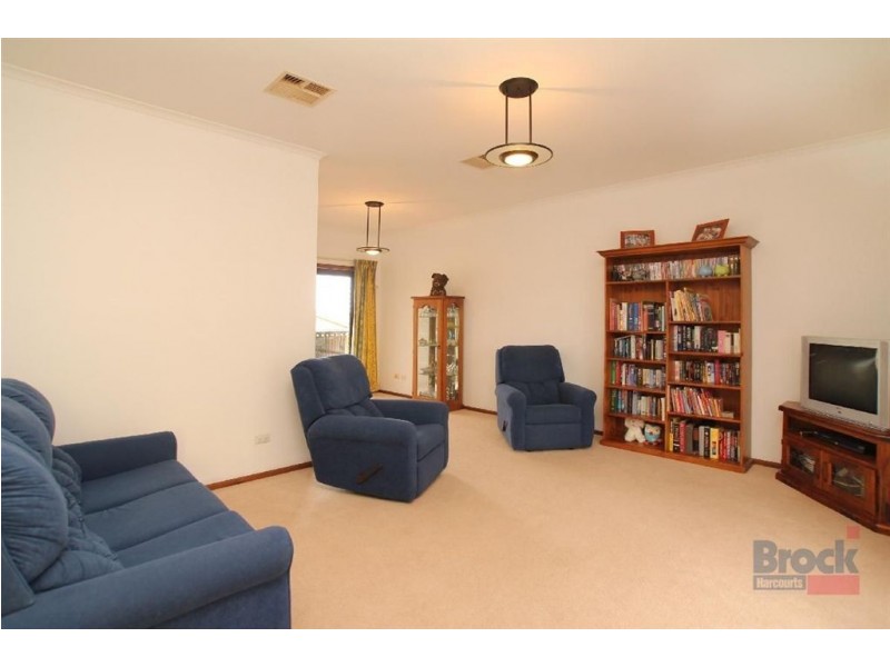 25 Moor Crescent, Hallett Cove SA 5158