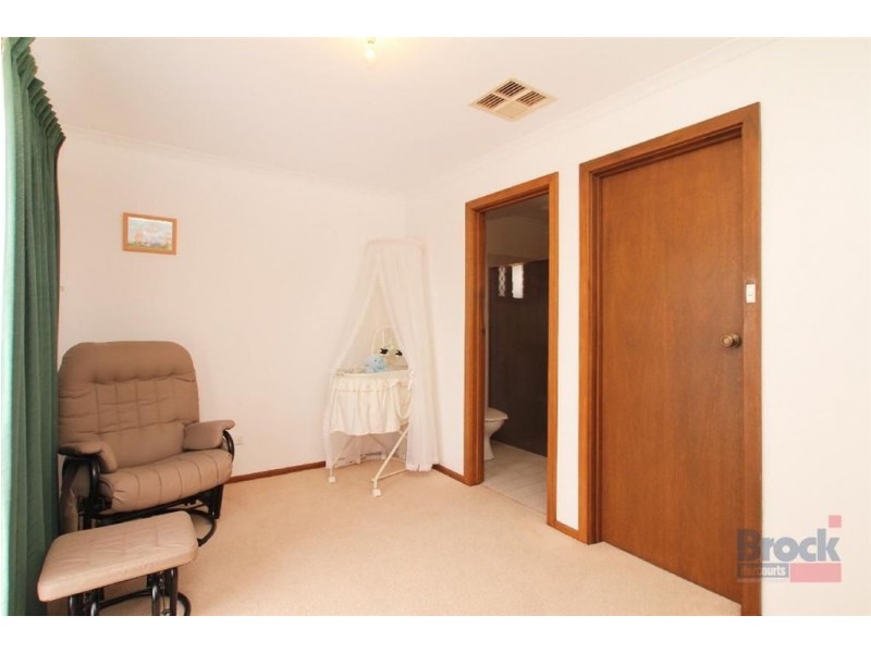 25 Moor Crescent, Hallett Cove SA 5158