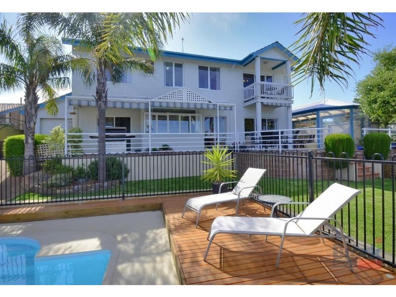 17 Oakvale Way, Hallett Cove SA 5158