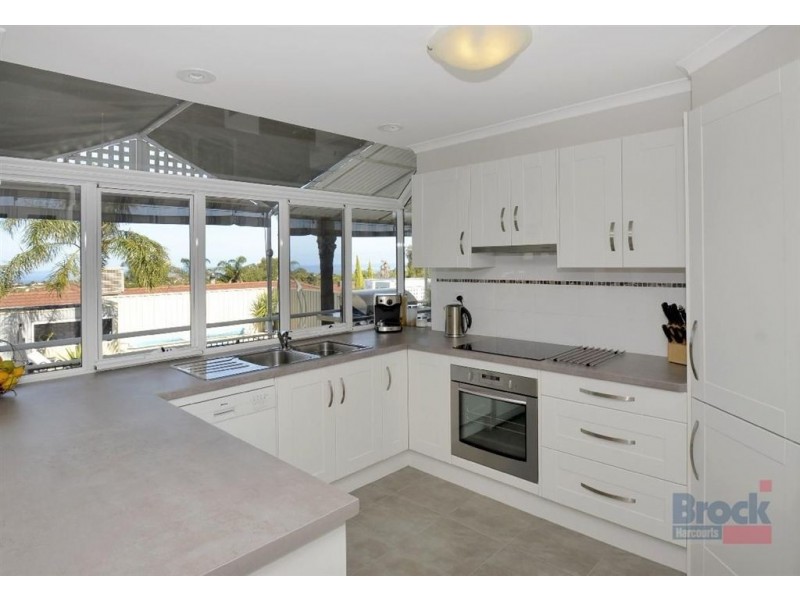 17 Oakvale Way, Hallett Cove SA 5158