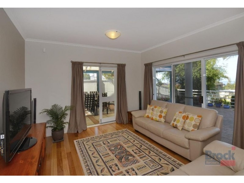 17 Oakvale Way, Hallett Cove SA 5158