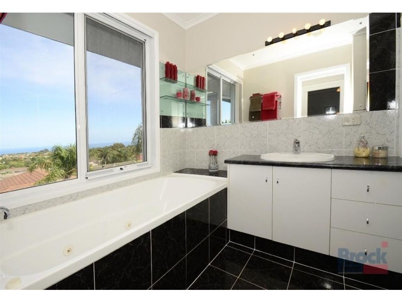 17 Oakvale Way, Hallett Cove SA 5158