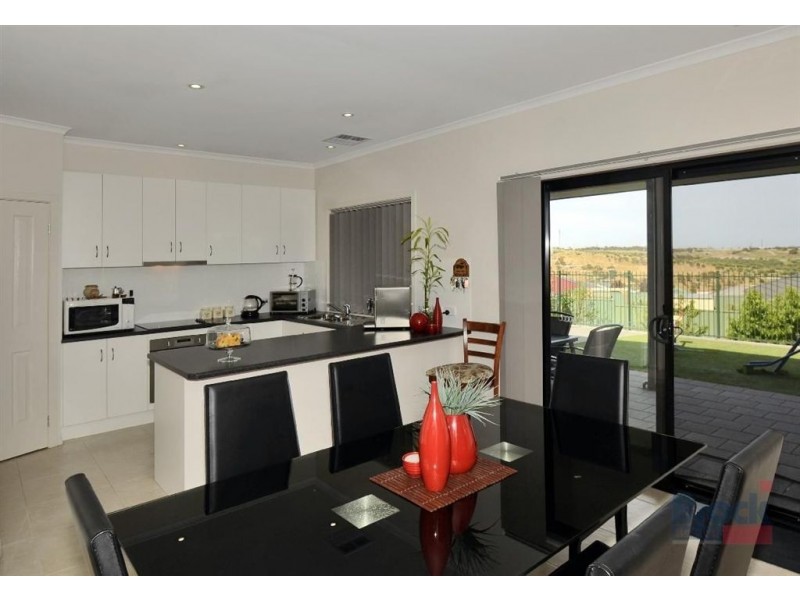 3 Thomas Way, Hallett Cove SA 5158