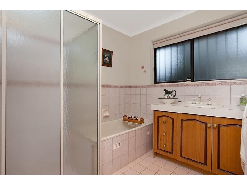 1/1 Dellvale Ct, Flagstaff Hill SA 5159