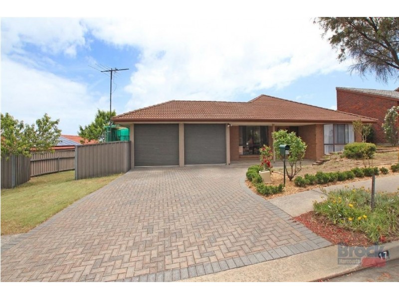 17 Vennachar Drive, Hallett Cove SA 5158