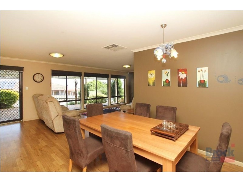 17 Vennachar Drive, Hallett Cove SA 5158