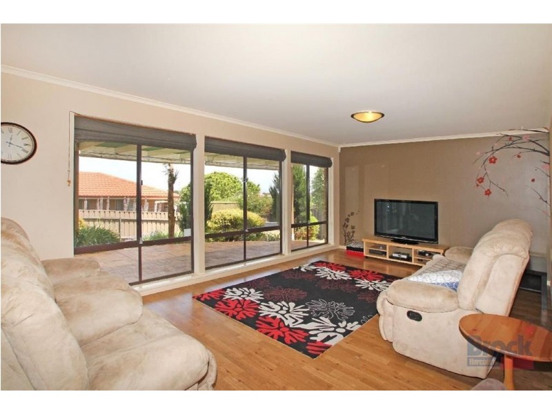 17 Vennachar Drive, Hallett Cove SA 5158