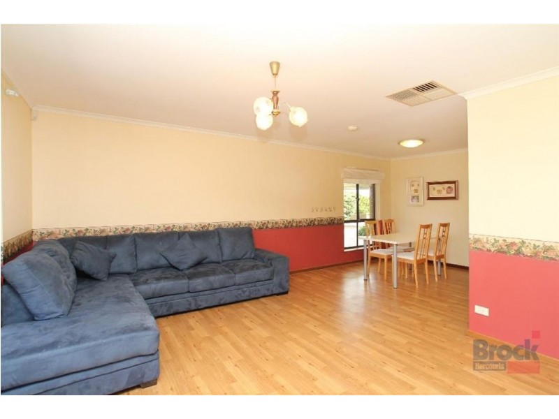 17 Vennachar Drive, Hallett Cove SA 5158