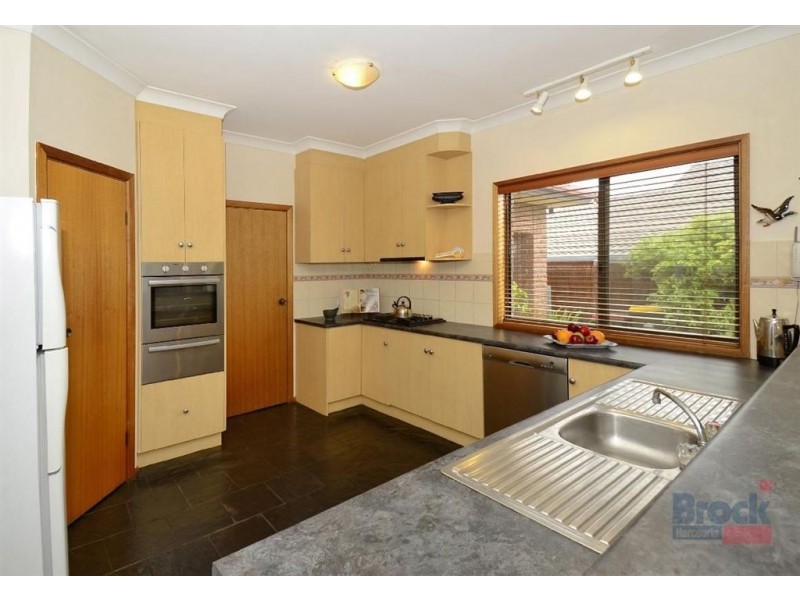 20 Alfonso Drive, Hallett Cove SA 5158