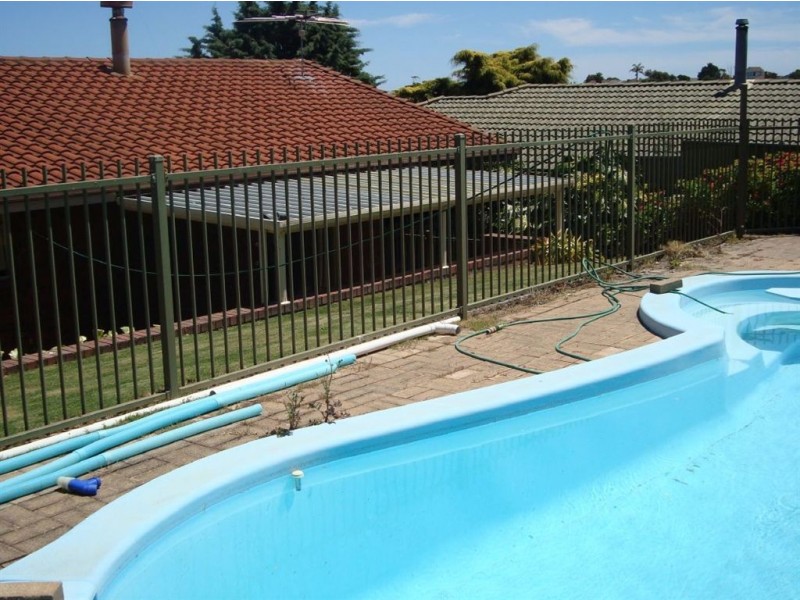 28 Coorabie Cres, Hallett Cove SA 5158