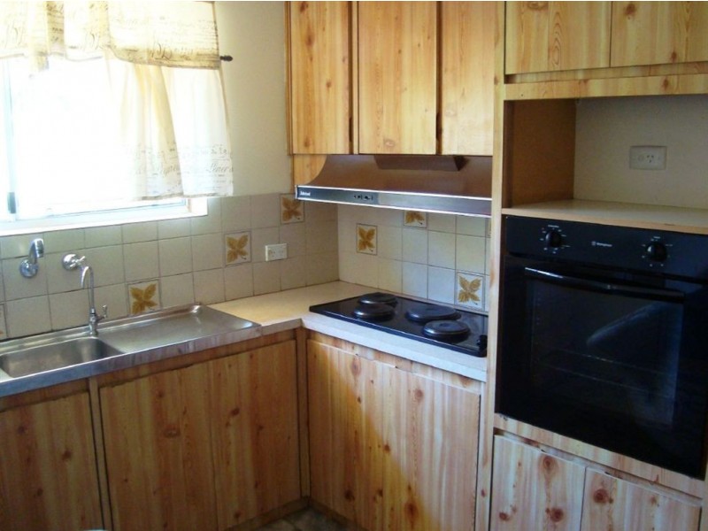 28 Coorabie Cres, Hallett Cove SA 5158