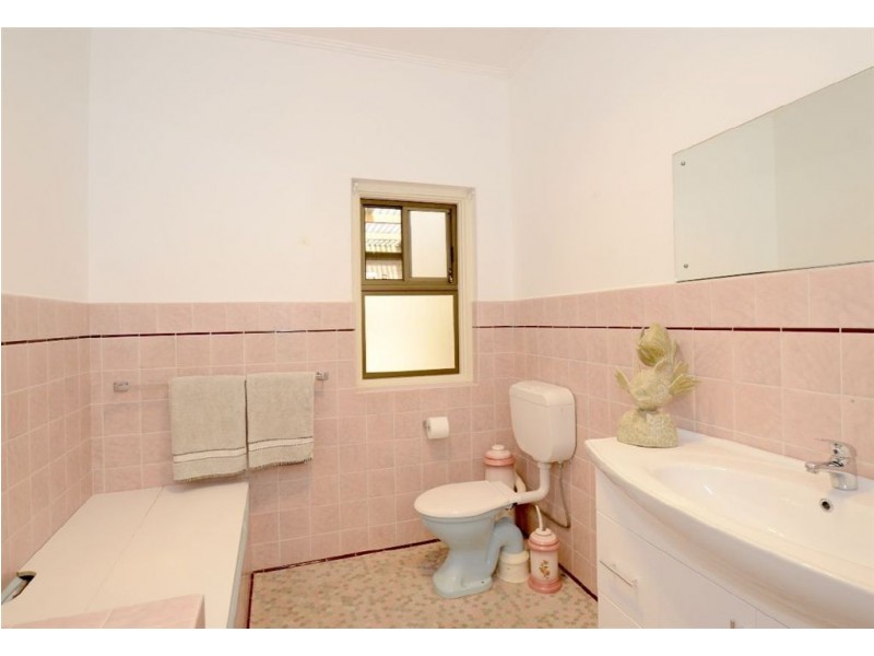 2 Synnett Avenue, Seaview Downs SA 5049