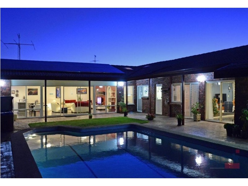 2 Arafura Court, Hallett Cove SA 5158