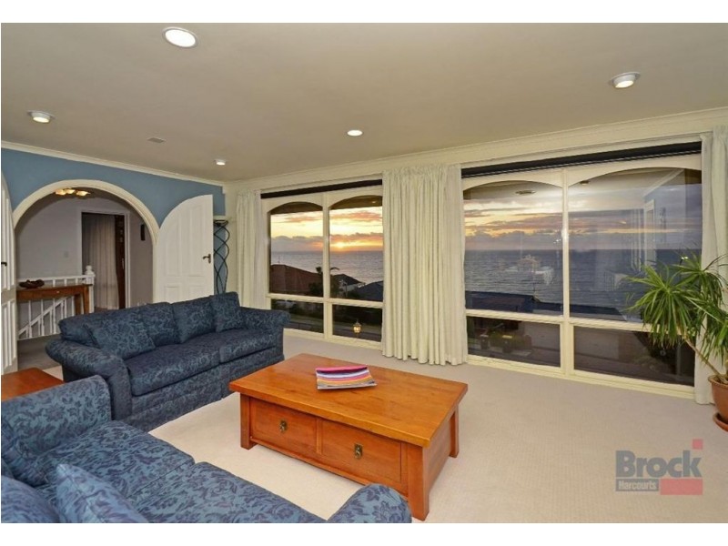 2 Arafura Court, Hallett Cove SA 5158