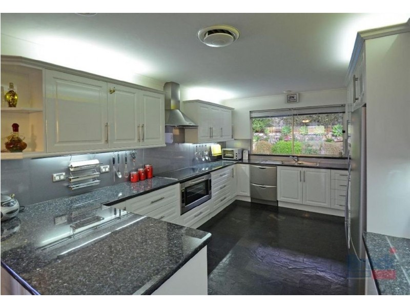 2 Arafura Court, Hallett Cove SA 5158