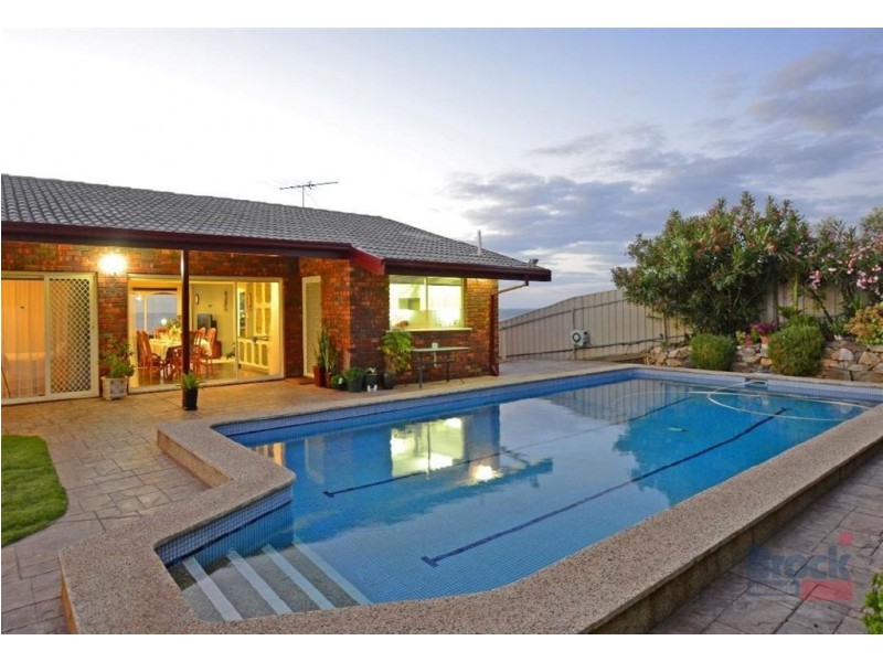 2 Arafura Court, Hallett Cove SA 5158