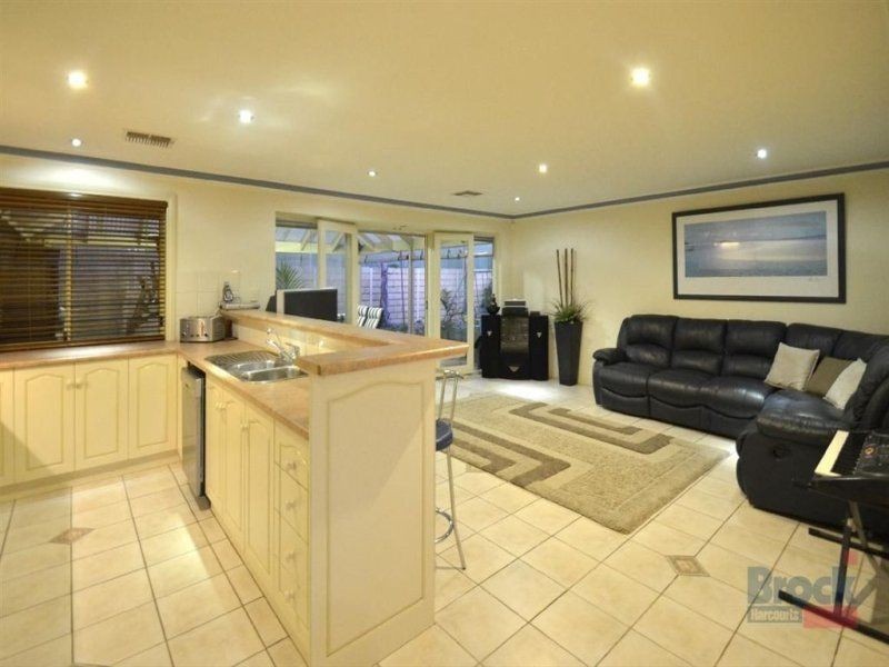 40 Elizabeth Crescent, Hallett Cove SA 5158