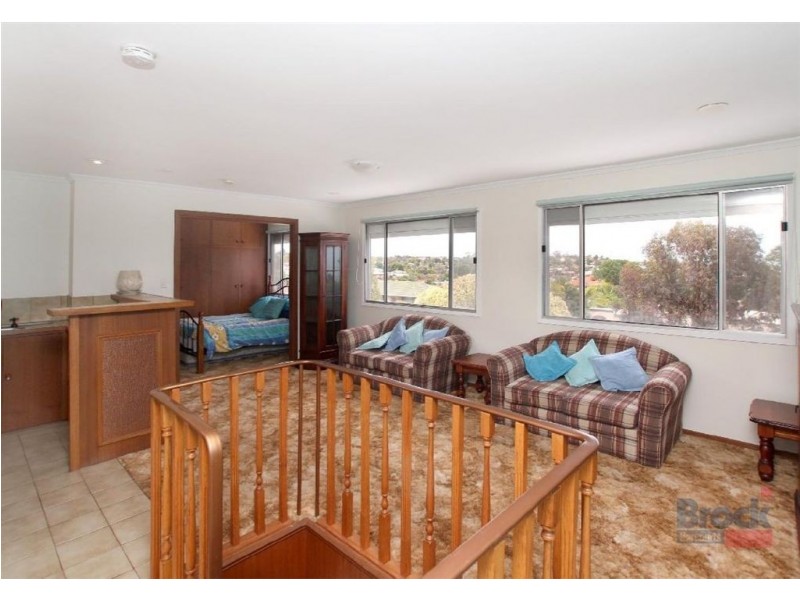 208 The Cove Road, Hallett Cove SA 5158