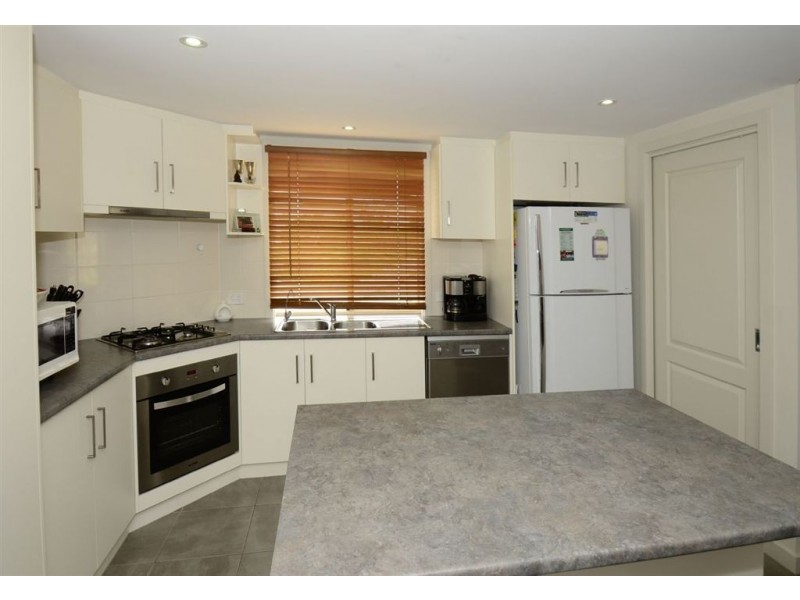 8 Lucy Court, Trott Park SA 5158